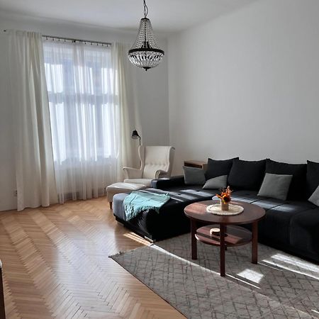 Stylish Flat In City Centre Bratislava Eksteriør billede