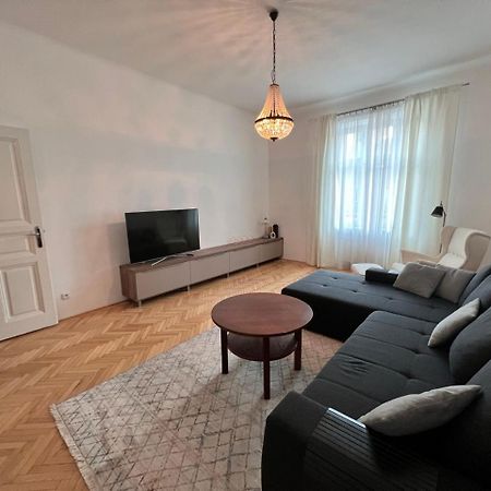 Stylish Flat In City Centre Bratislava Eksteriør billede