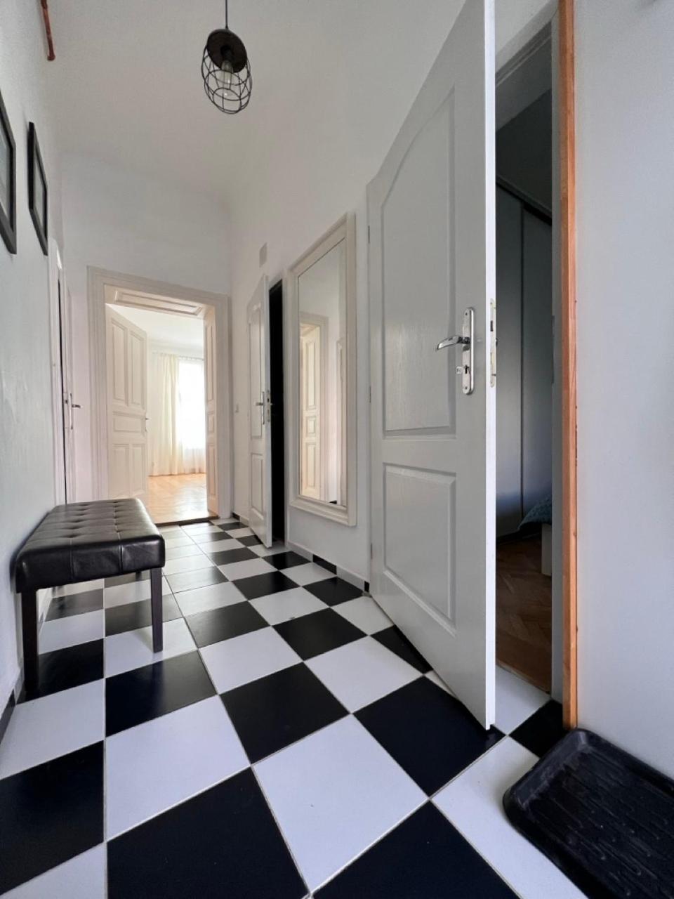 Stylish Flat In City Centre Bratislava Eksteriør billede