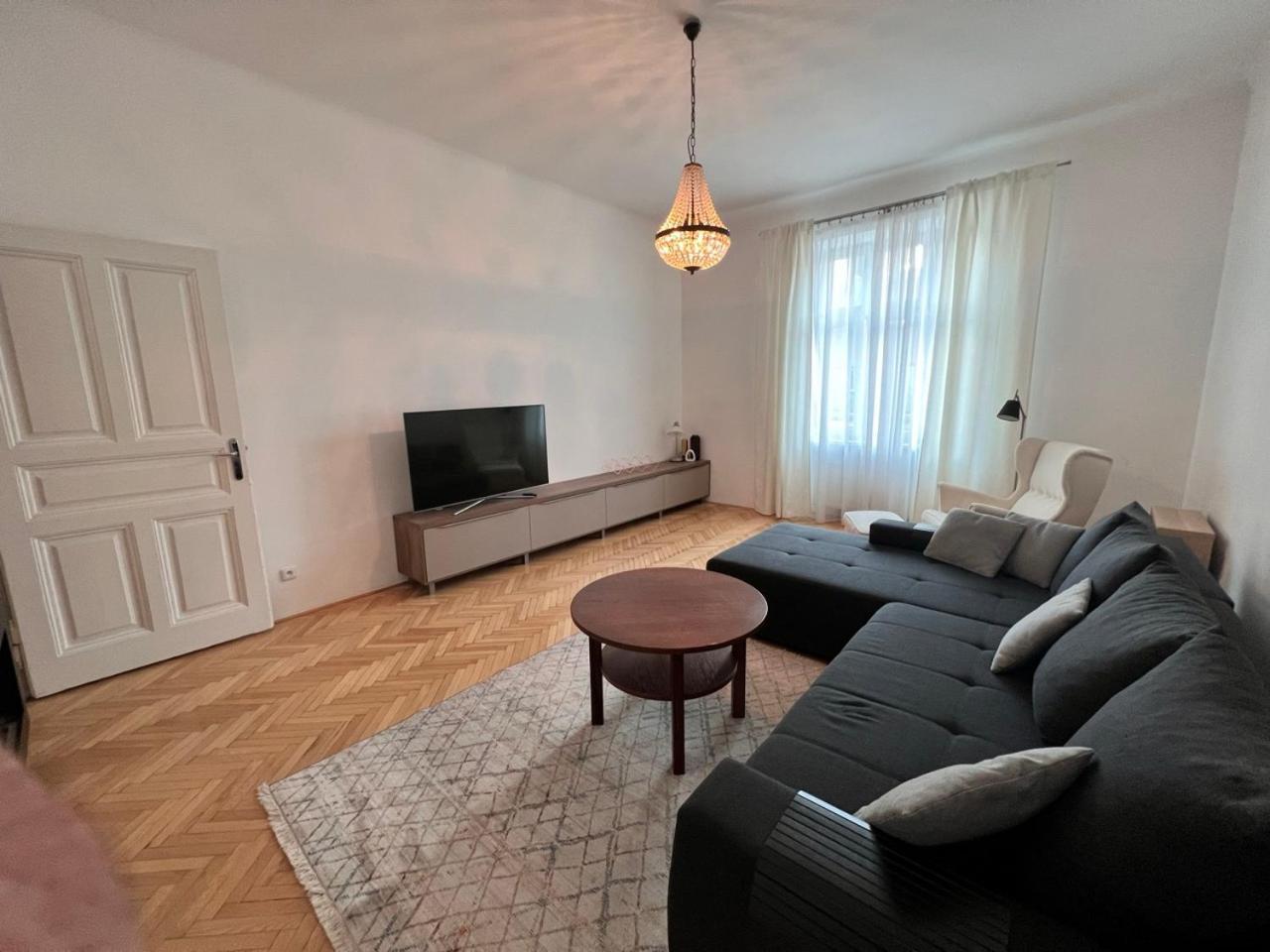 Stylish Flat In City Centre Bratislava Eksteriør billede